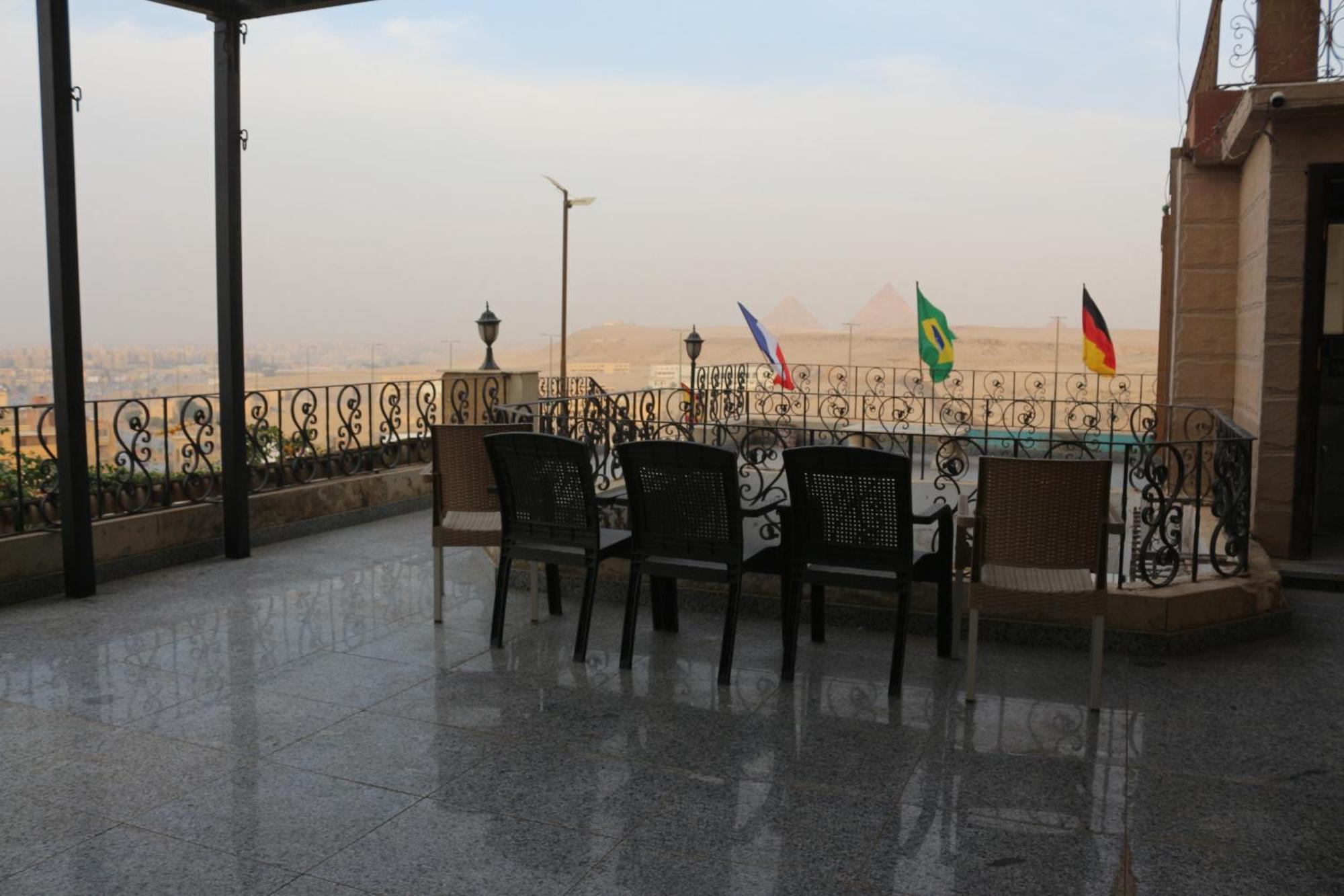 Pyramita Hotel Ghatati Kültér fotó
