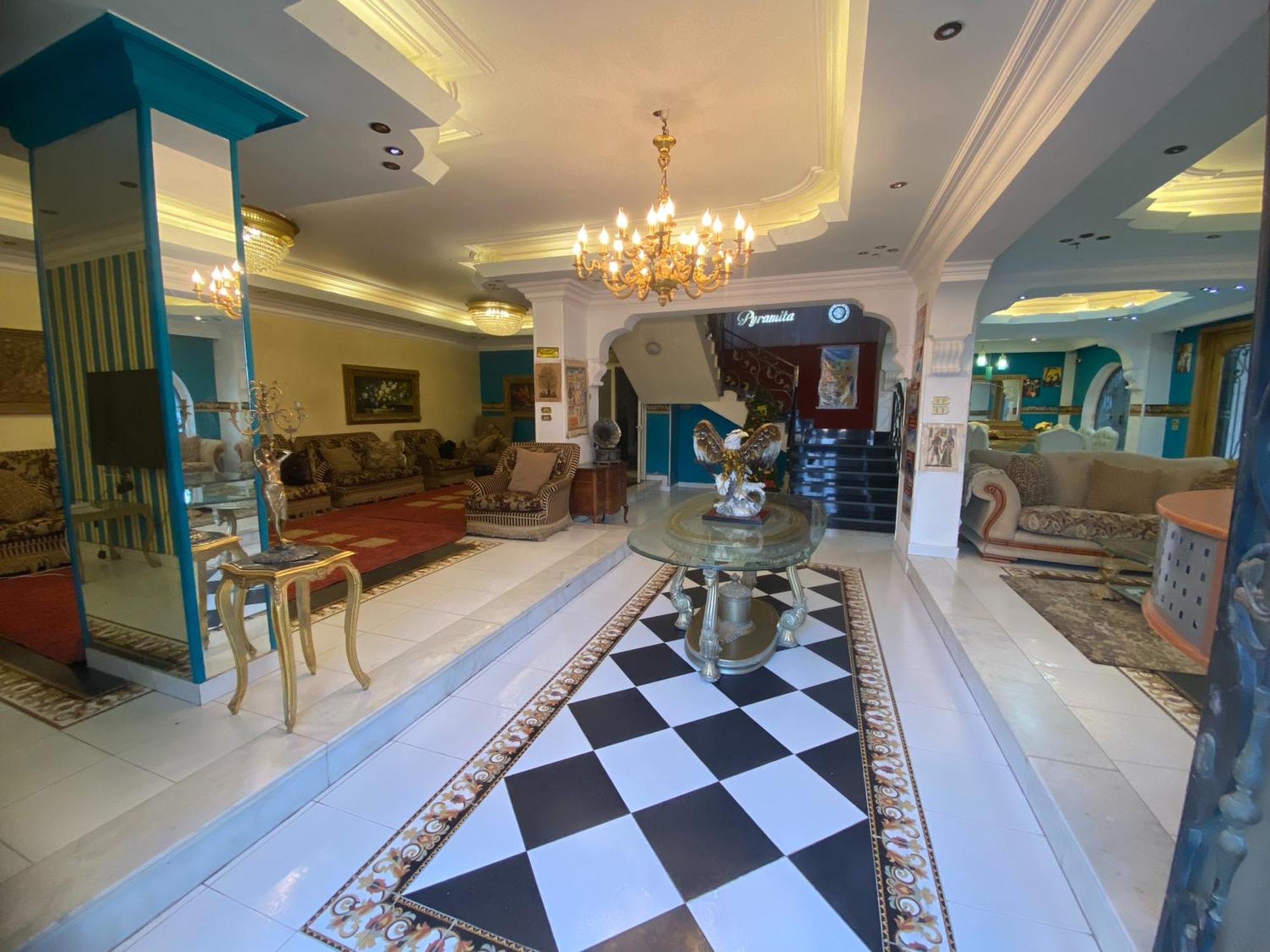 Pyramita Hotel Ghatati Kültér fotó