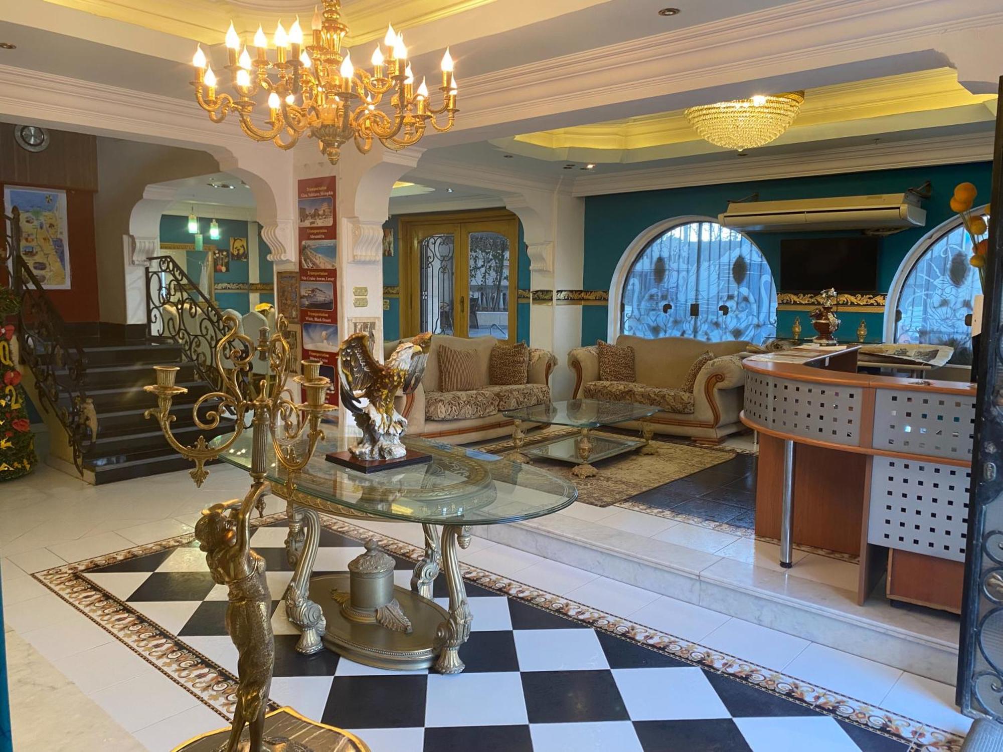 Pyramita Hotel Ghatati Kültér fotó